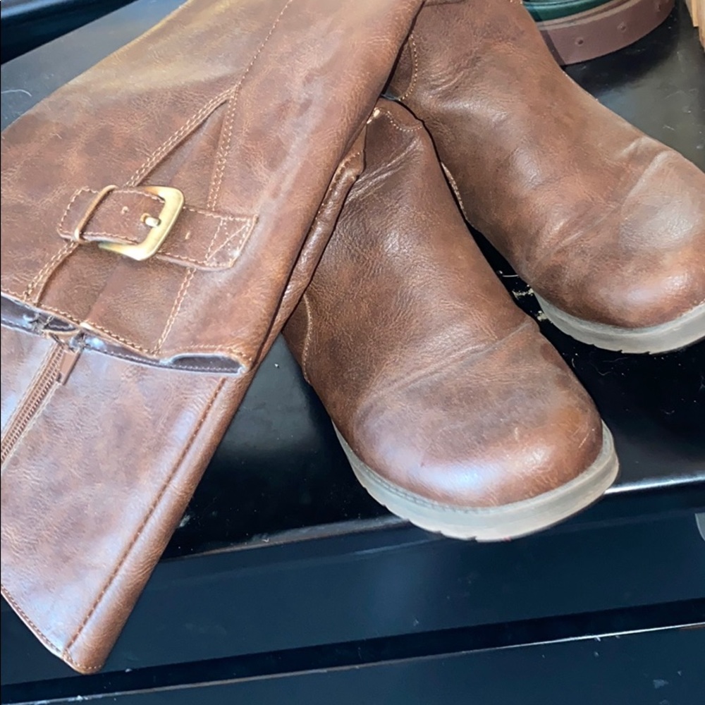 Brown zip up boots
